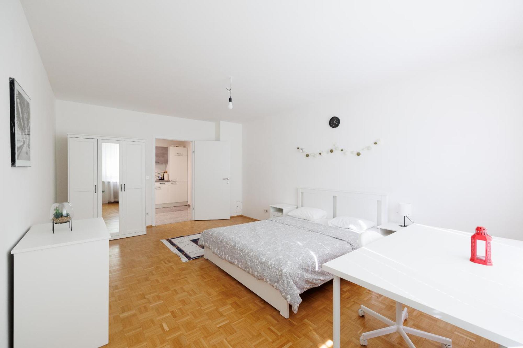 Neue Renovierte Und Möblierte Charmante Wohnung!!!